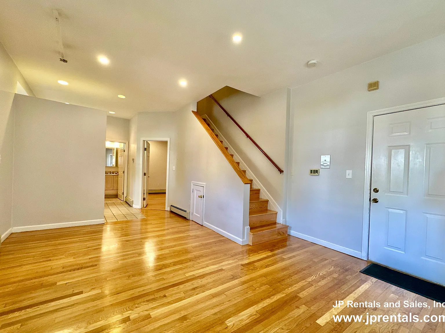 2 bed, 2.0 bath, 710 sqft, $3,000 — Photo 4