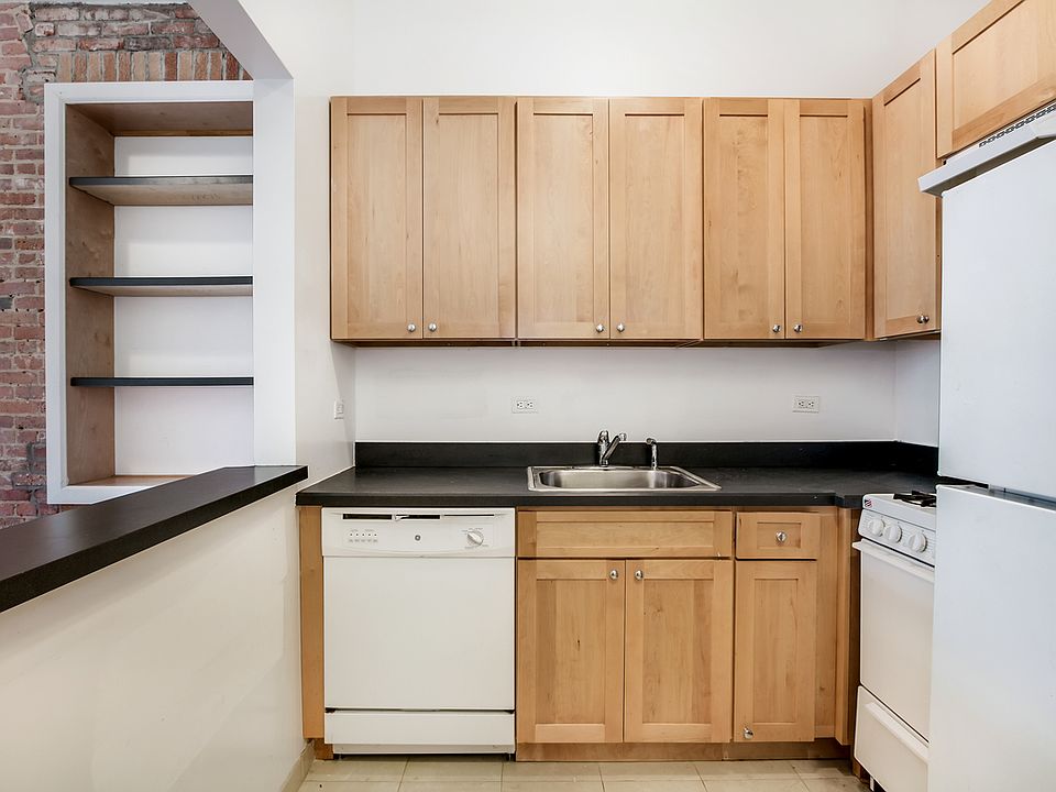2nd image of 320 E 65th St APT 303