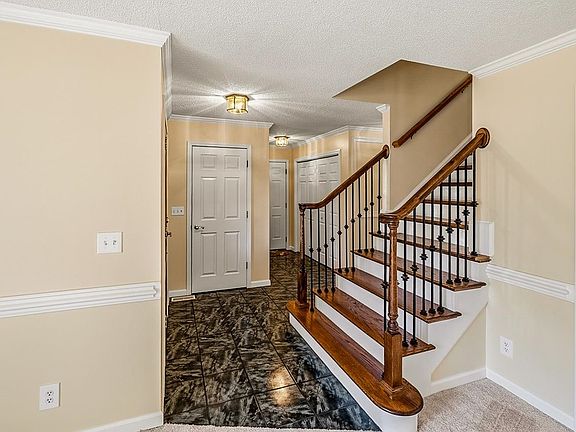 5th image of 450 Jennifer Lee Ct