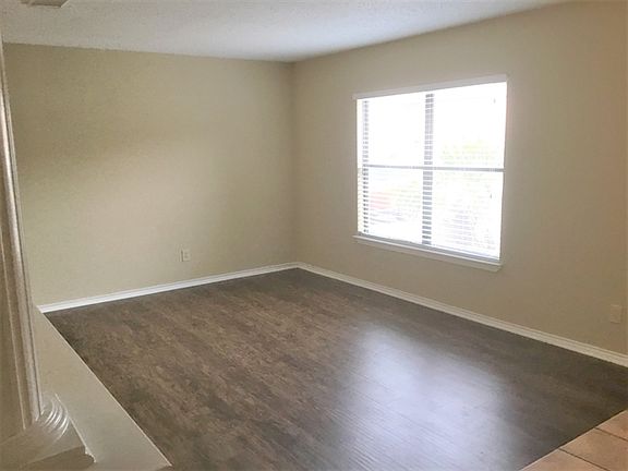 2nd image of 8219 Cantura Mls
