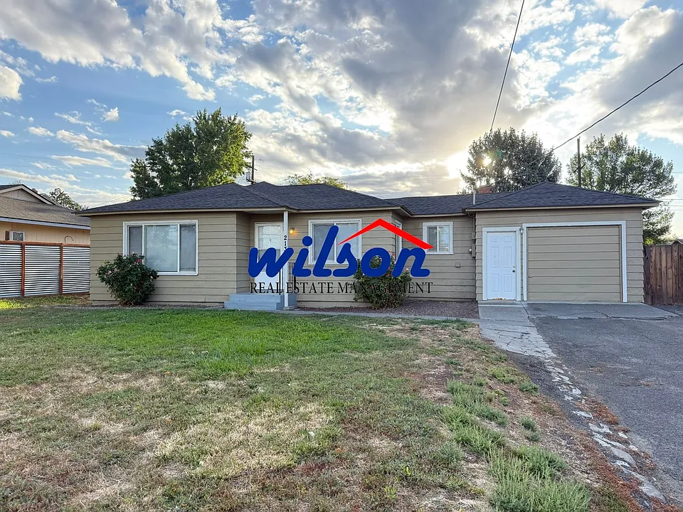 213 S 48th Ave