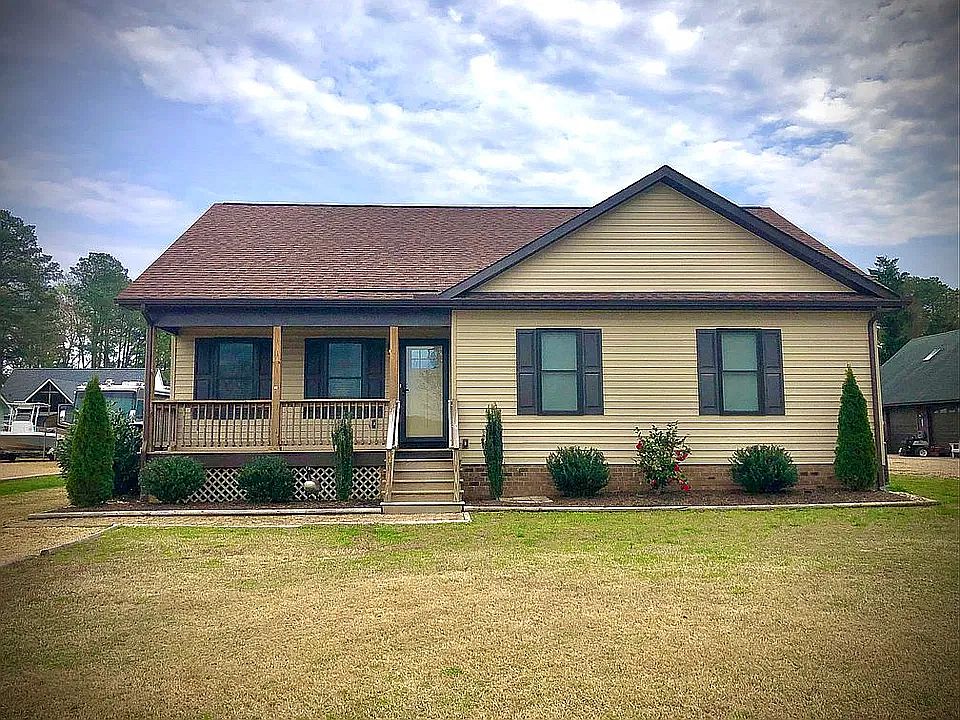 1st image of 3095 N Riverside Dr