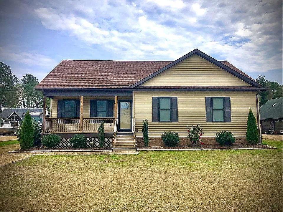 3095 N Riverside Dr
