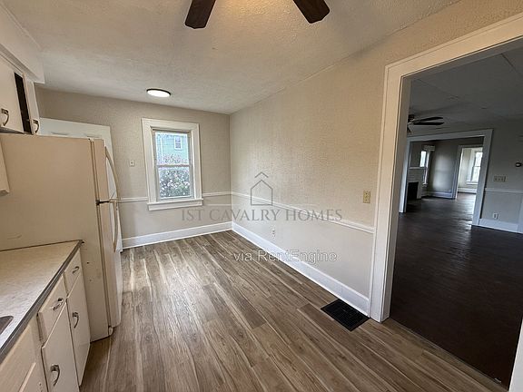 4th image of 301 Roslyn Ave NW #303