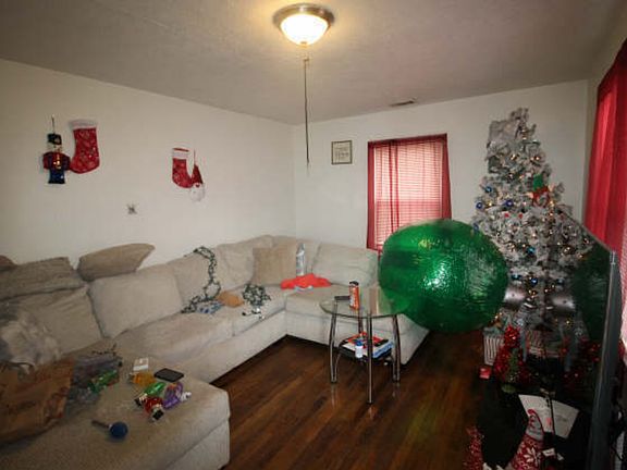 2nd image of 1631 Longfield Ave