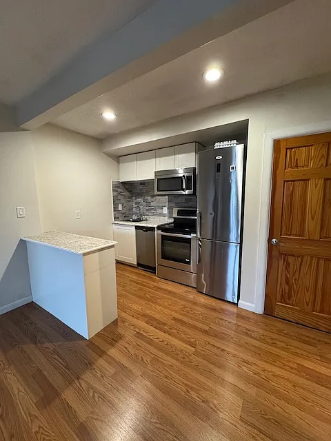 1 bed, 650 sqft, $2,300 — Photo 2