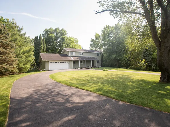 435 Pine Hill Dr, Dixon, IL 61021