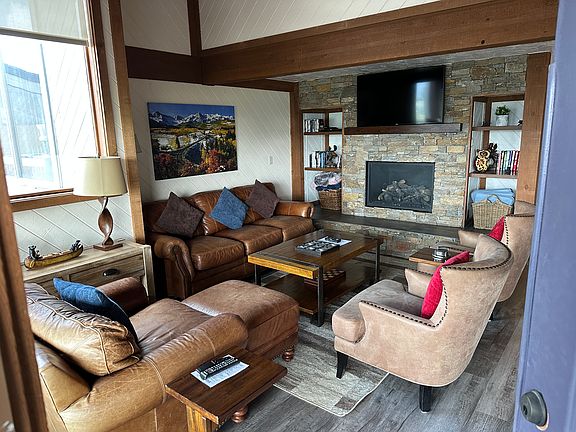 Living room with gas fireplace