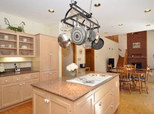 2921 W Paget Ct, Mequon, WI 53092