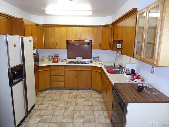 3rd image of 711 Aspen St