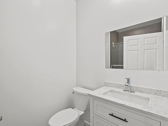 4th image of 15834 Eccles St
