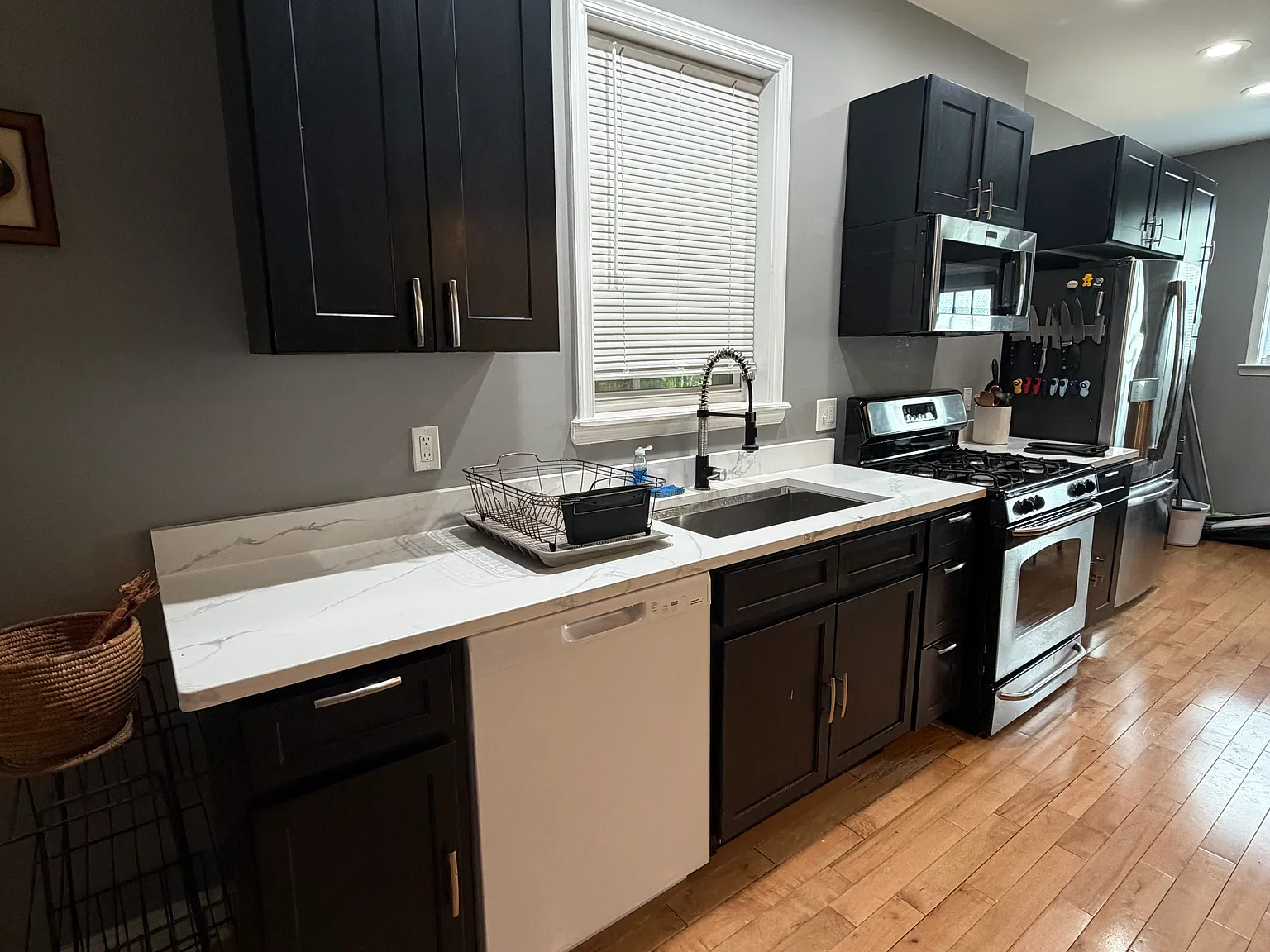 3 bed, 2.5 bath, 1900 sqft, $2,300 — Photo 4