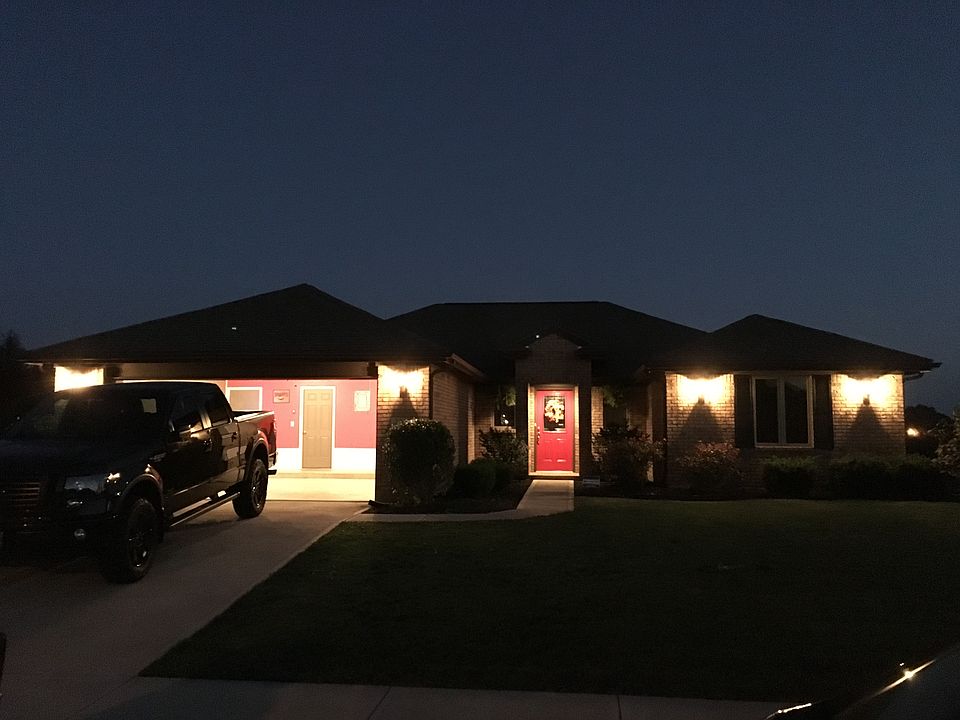 1st image of 2219 Carousel Dr