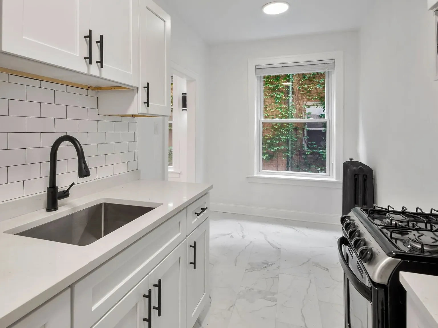 Studio, 1.0 bath, 278 sqft, $1,050 — Photo 4