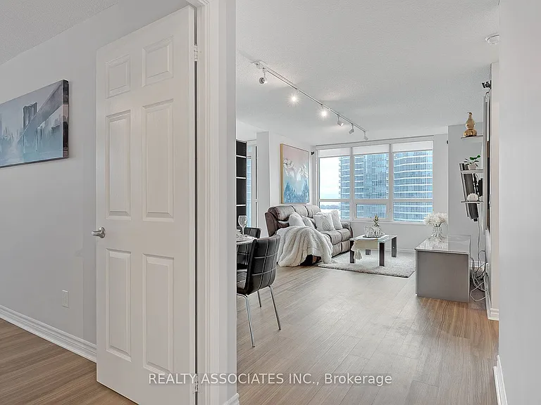 19 Grand Trunk Cres #2710 — Photo 5