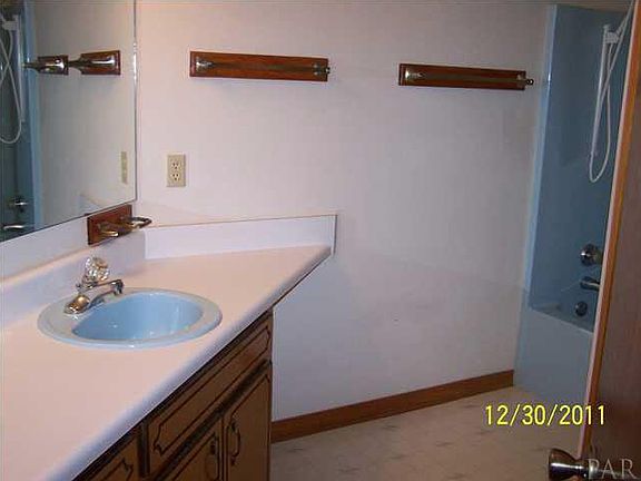 5th image of 1242 Holiday Dr