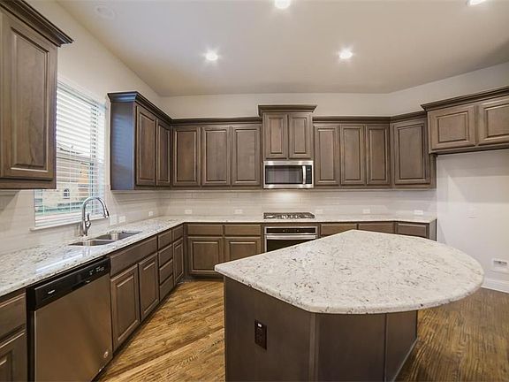 4th image of 2685 Venice Dr Unit 5