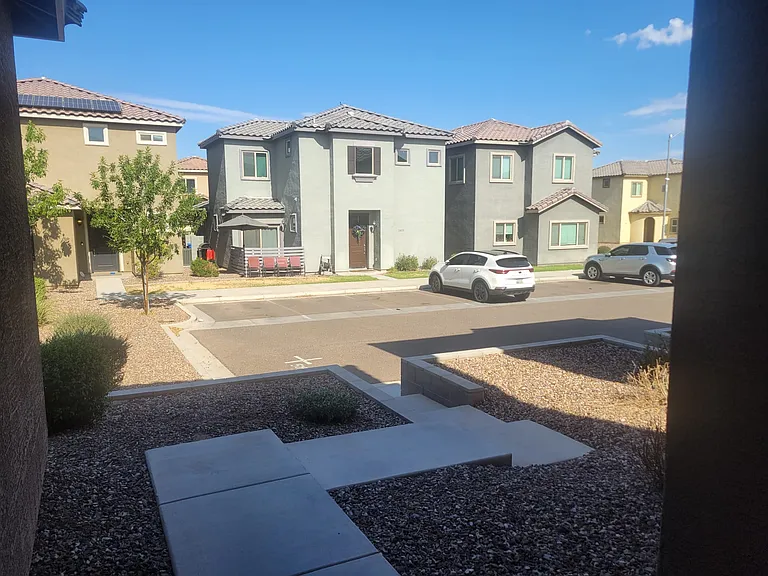1741 W Pollack St — Photo 23