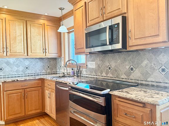 3rd image of 39 Ridgecrest Road