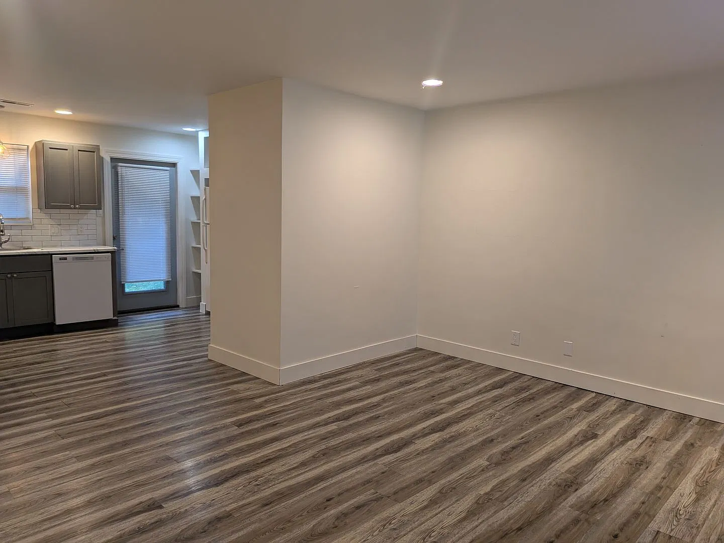 Adorable 3 Bed 2 Bath Single Family Home! — Photo 2