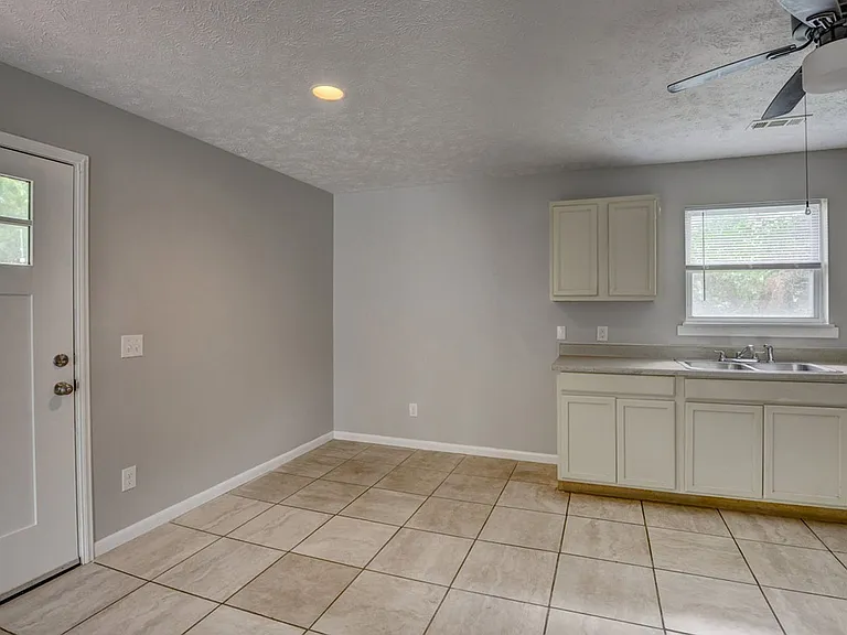 4489 Ammon Ave — Photo 9