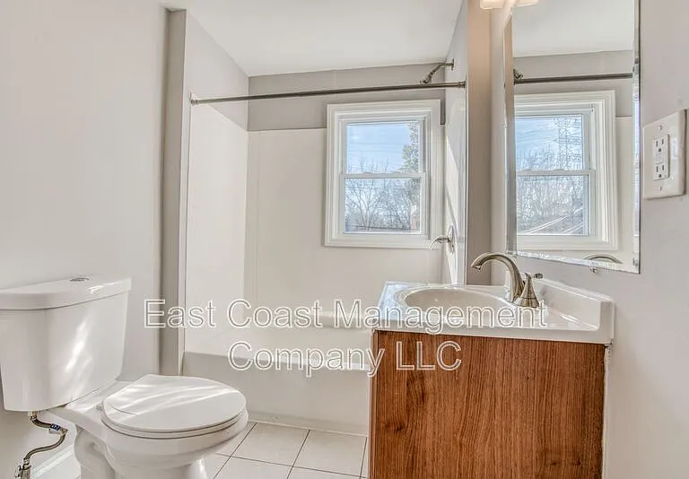 214 Center St — Photo 35