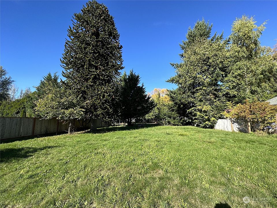 2nd image of 2110 NW Bush Avenue NW