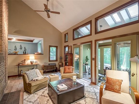 4th image of 8445 Heilman Dr
