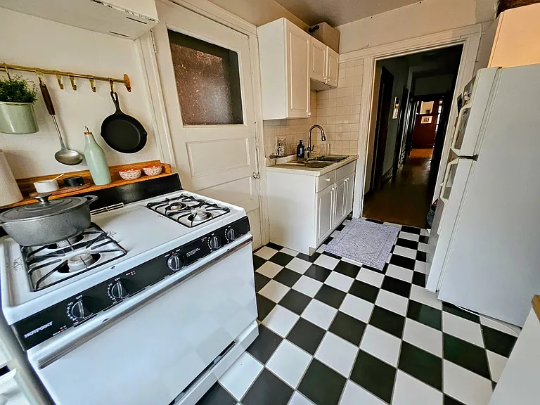 2575 N Stowell Ave #D — Photo 9