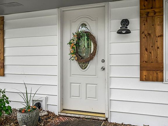 2nd image of 321 Holiday Dr