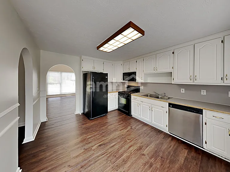 468 Springfield Dr — Photo 8