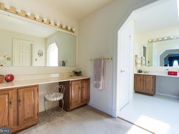 5th image of 5716 Stanbrook Ln