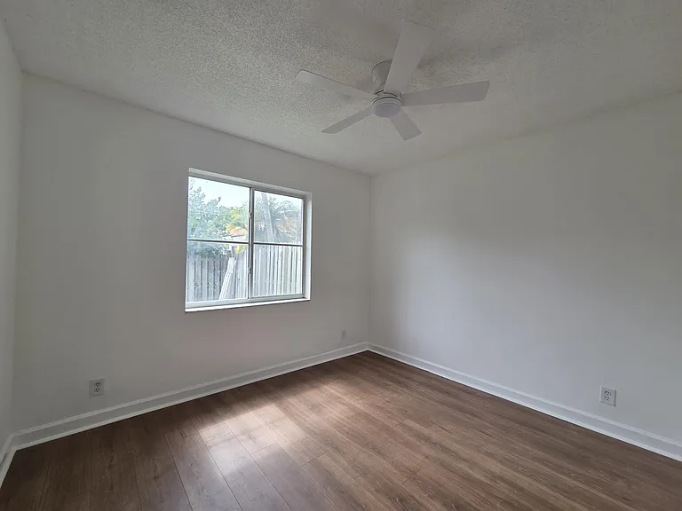 533 NW 47th Ave — Photo 17