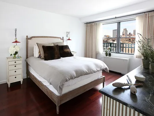 Sold by Sotheby's International Realty | media 8