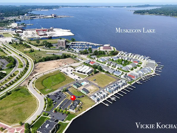 142 Viridian Dr, Muskegon, MI 49440