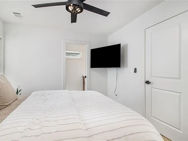220 Birch St — Photo 14
