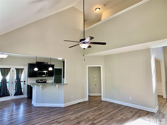 3rd image of 20 Whisper Oaks Ct
