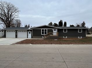 206 E 2nd St, Riceville, IA 50466