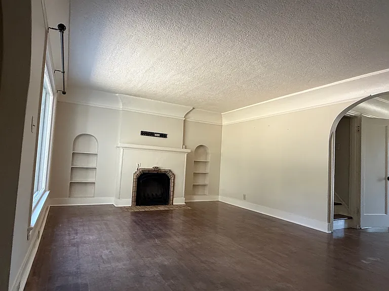 1435 18th St NE — Photo 2
