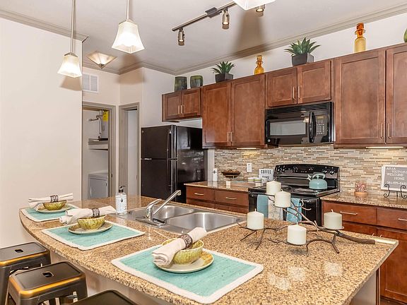 4th image of 8311 NE Zac Lentz Pkwy #615