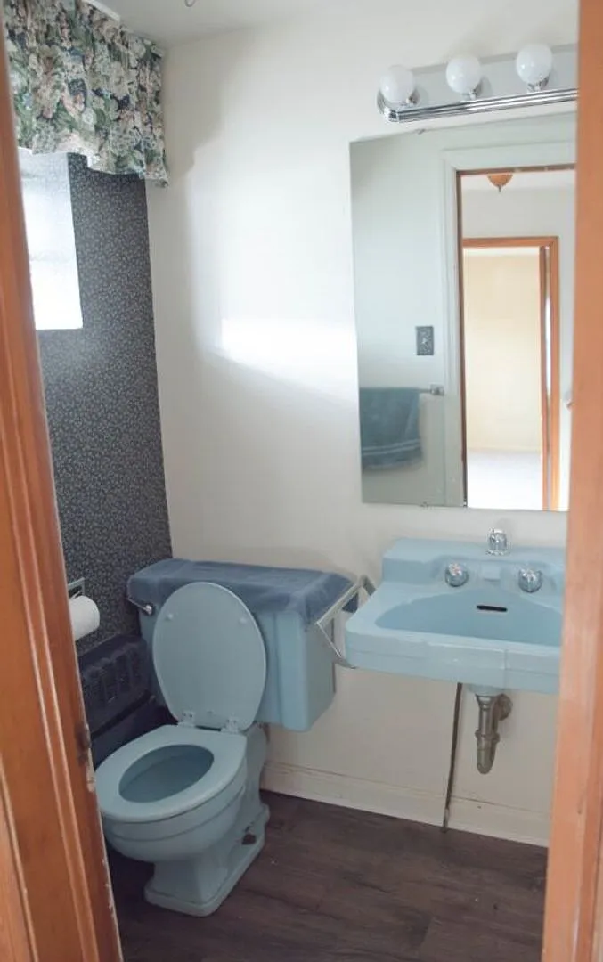 Spacious 5-bedroom, 3.5 near Ball State! Nice shed! Nice backyard! Off Street Parking! — Photo 2