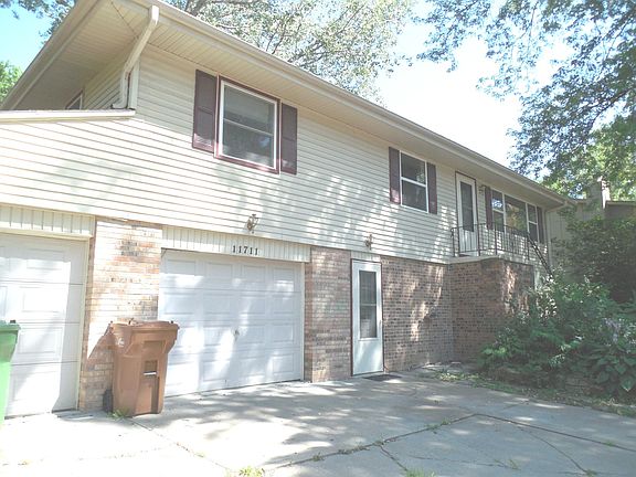 Lots of Living space, New Windows/Patio Slider, Neutral Palette Throughout
