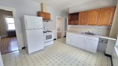 4th image of 172 Safford St #2
