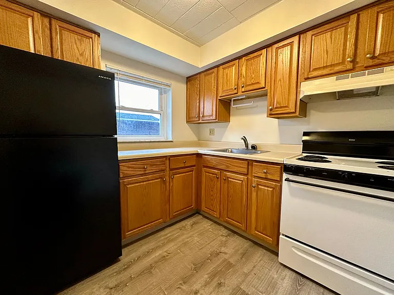 360 Maryland Ave — Photo 73