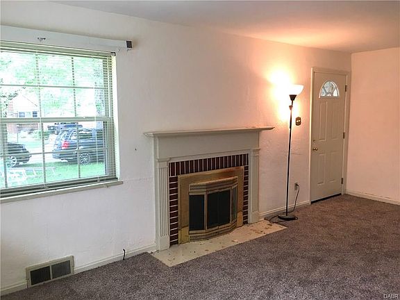 4th image of 32 Burgess Ave