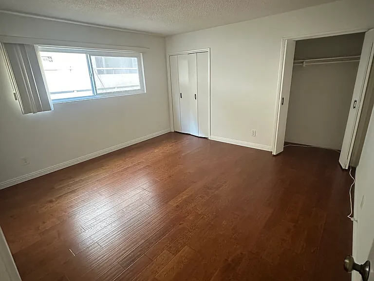 11911 Gorham Ave #6 — Photo 12