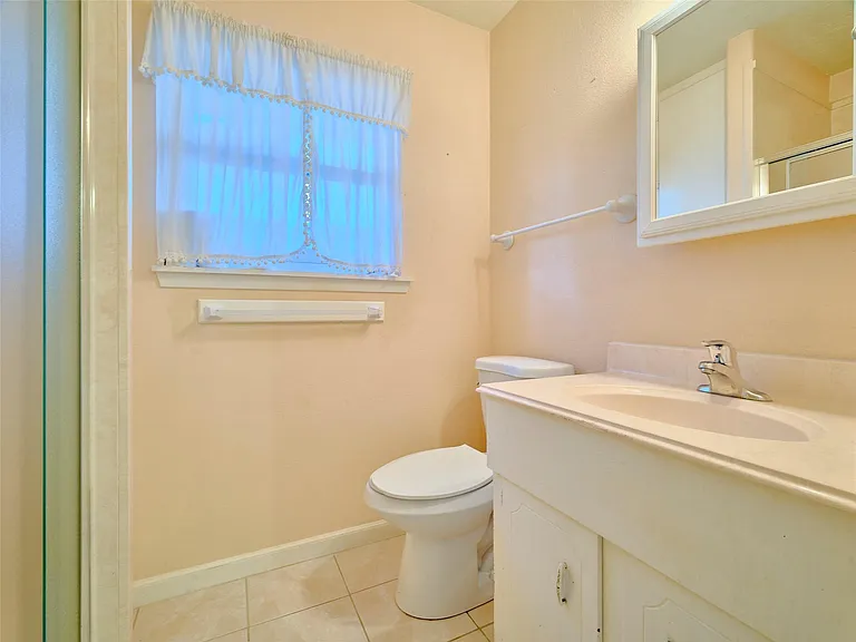 1018 Shawnee St — Photo 13