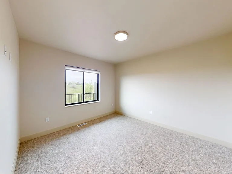 5631-5735 E Revere Dr — Photo 39
