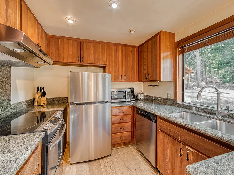 1875 John Scott Trl — Photo 9