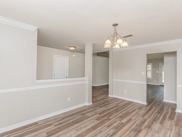 8770 Kennedy Dr — Photo 10